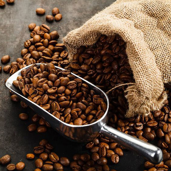 دانه‌های قهوه روبوستا چری تازه برشته شده
